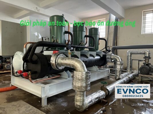 Qúa trình bọc bảo ôn đường ống đòi hỏi kỹ thuật cao.